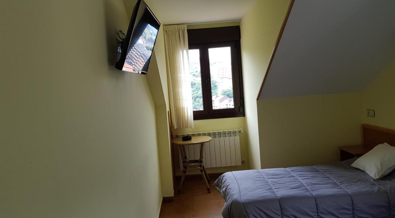Hotel Alina Cangas De Narcea Eksteriør bilde