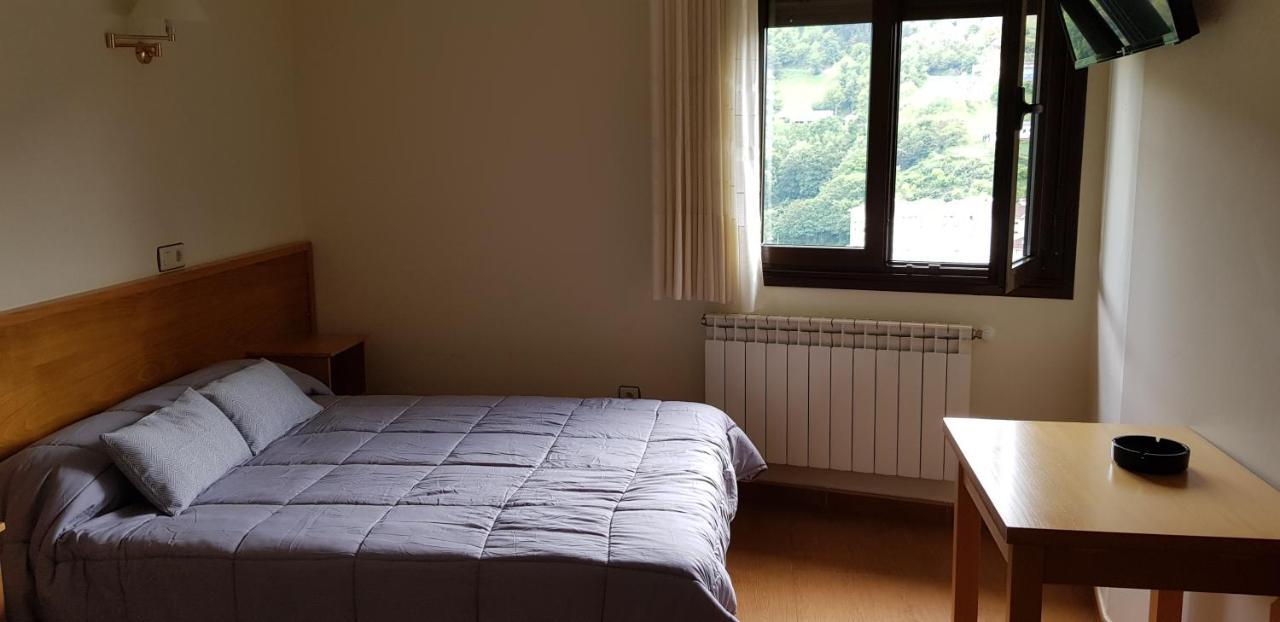 Hotel Alina Cangas De Narcea Eksteriør bilde
